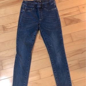 Charlie B pull on skinny jeans. Size 2. Waist size 28. Leg length 30”.